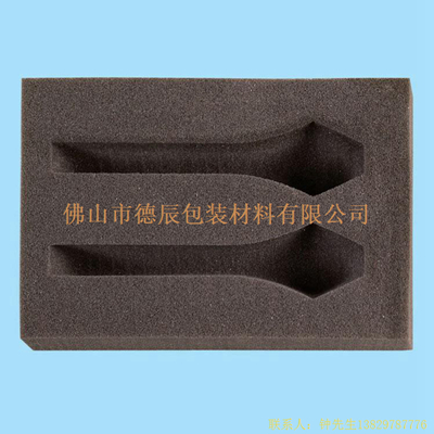 海綿內(nèi)托對各行各業(yè)產(chǎn)品起到絕緣、密封、防震、防塵、填充、隔音、固定，能夠保護(hù)包裝產(chǎn)品在運(yùn)輸過程中安然無恙，起到保護(hù)產(chǎn)品的一個(gè)作用，同時(shí)可以美化產(chǎn)品，提升產(chǎn)品檔次。